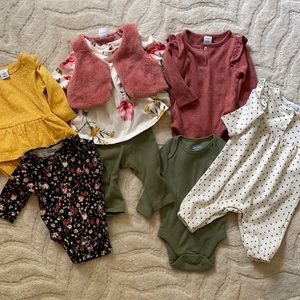 Old Navy Baby girl outfit lot 0-3 months